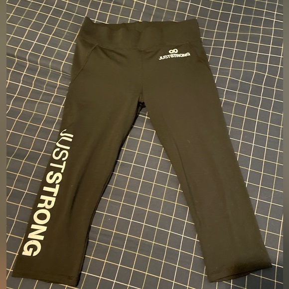 Like New Jet Black 3/4 Just Strong Capris - Picture 5 of 12